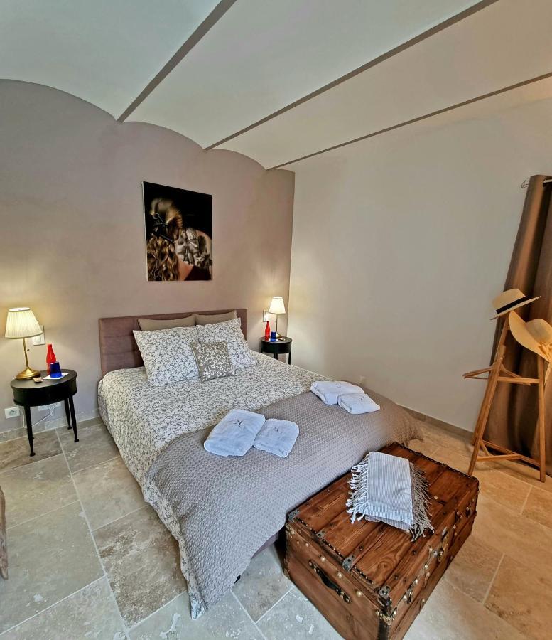 La Maison De Livia, Gite, Chambres Et Table D'Hotes Sauzet (Gard) Экстерьер фото
