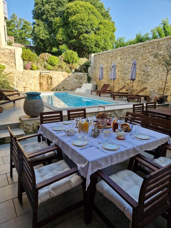 La Maison De Livia, Gite, Chambres Et Table D'Hotes Sauzet (Gard) Экстерьер фото