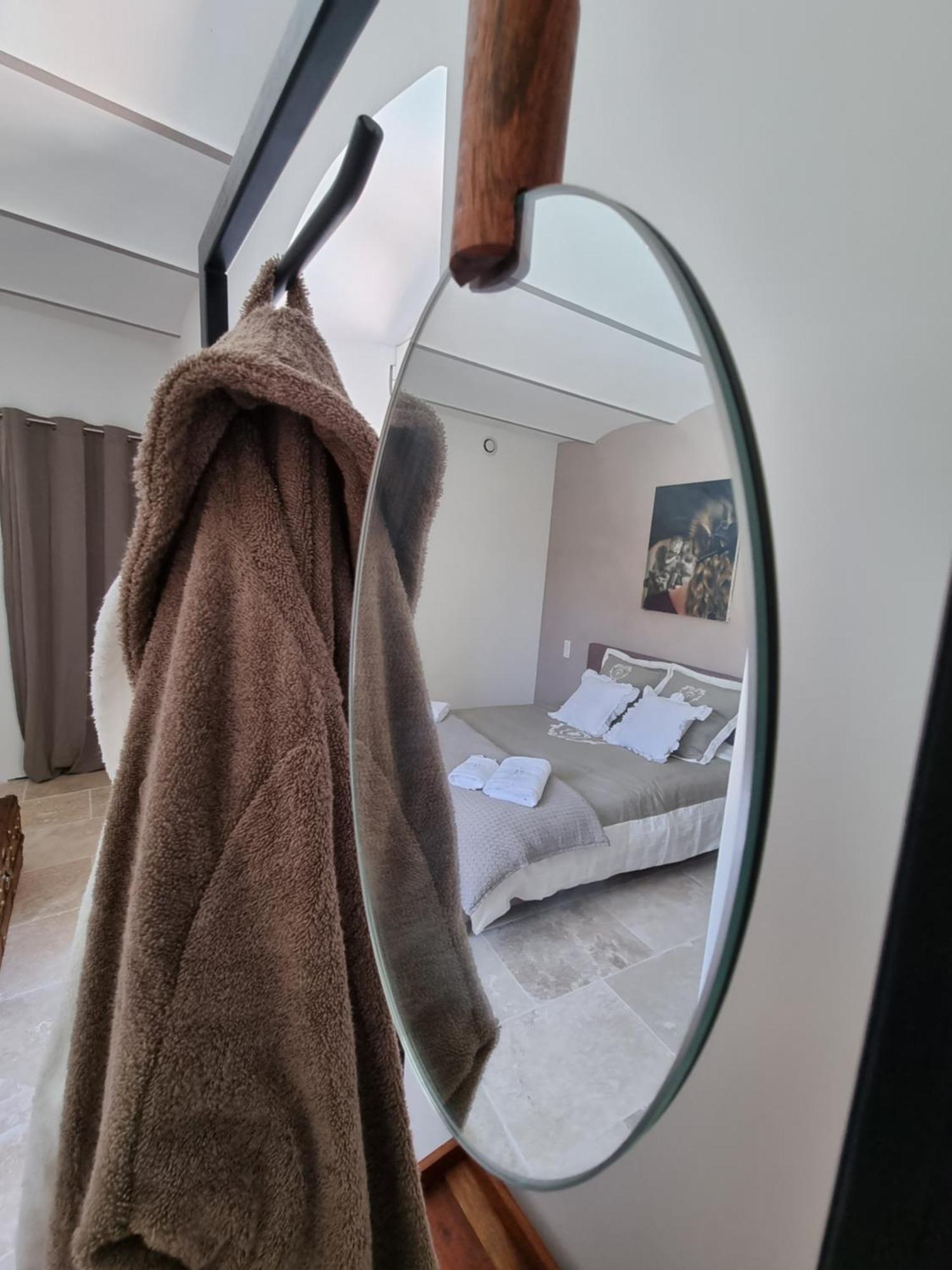 La Maison De Livia, Gite, Chambres Et Table D'Hotes Sauzet (Gard) Экстерьер фото