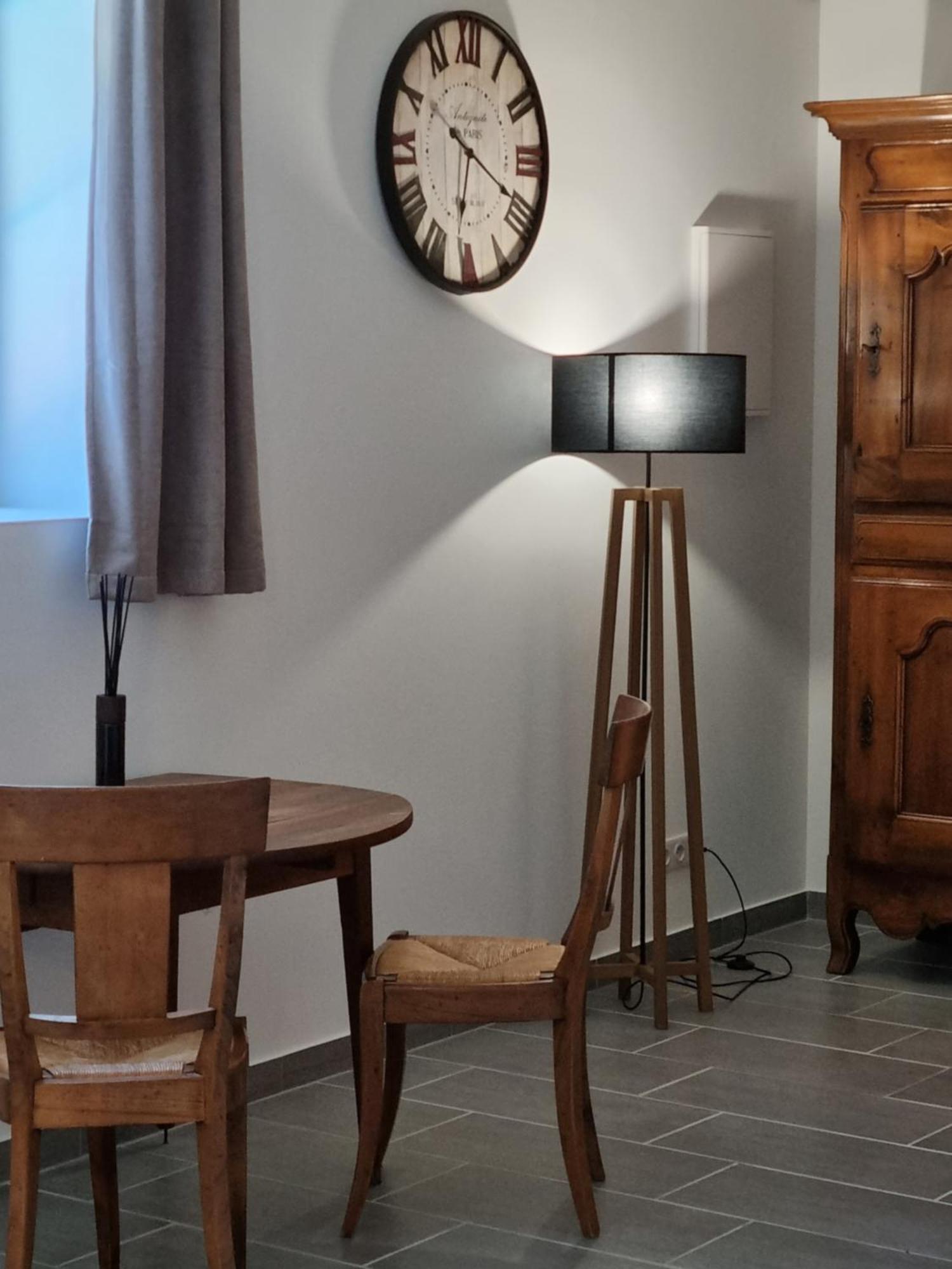La Maison De Livia, Gite, Chambres Et Table D'Hotes Sauzet (Gard) Экстерьер фото