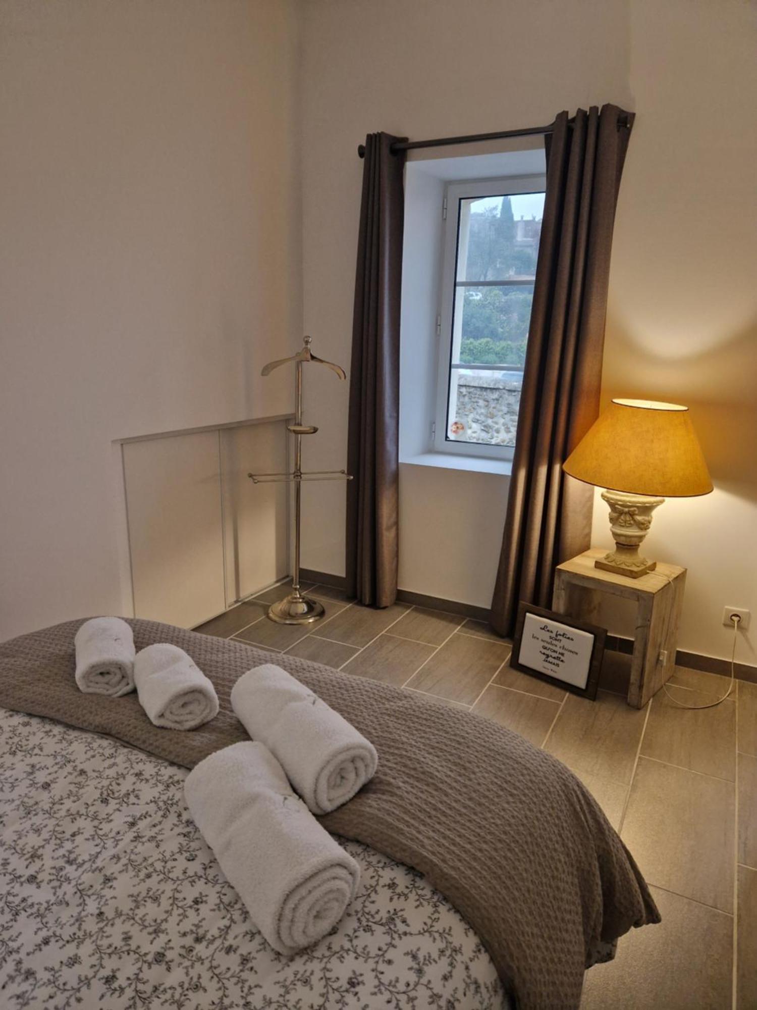 La Maison De Livia, Gite, Chambres Et Table D'Hotes, Entre Uzes Et Nimes Sauzet  Экстерьер фото