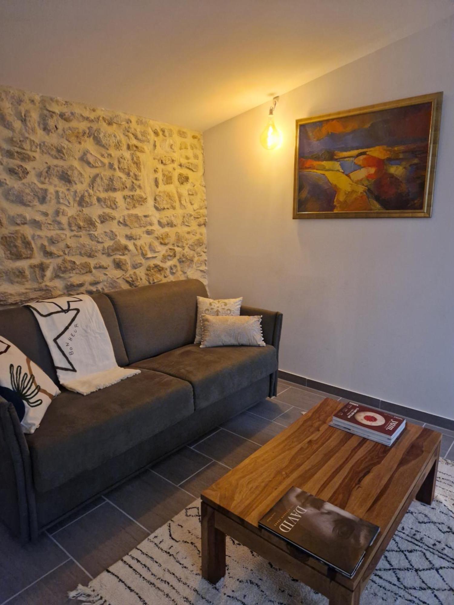 La Maison De Livia, Gite, Chambres Et Table D'Hotes, Entre Uzes Et Nimes Sauzet  Экстерьер фото