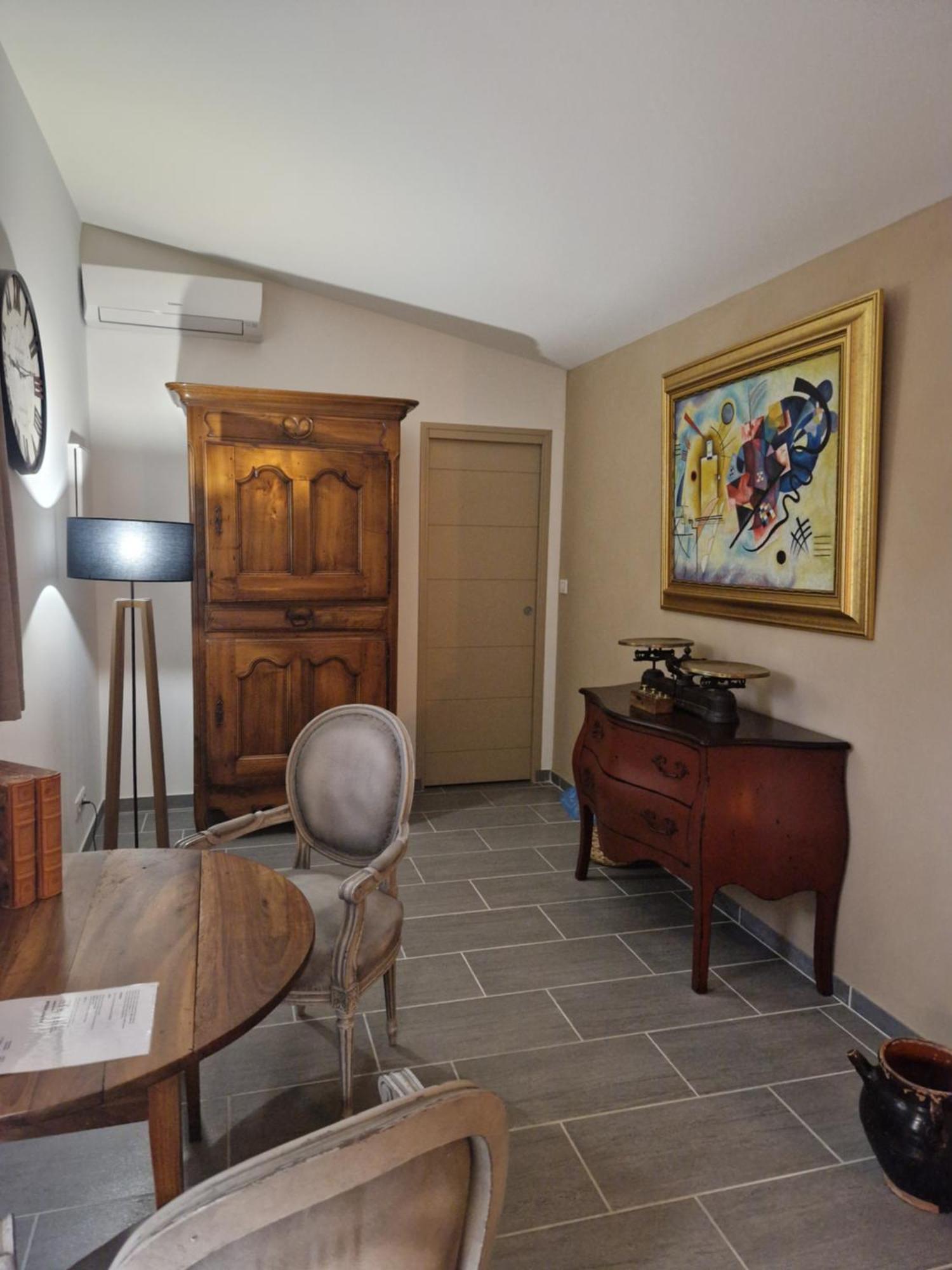 La Maison De Livia, Gite, Chambres Et Table D'Hotes, Entre Uzes Et Nimes Sauzet  Экстерьер фото